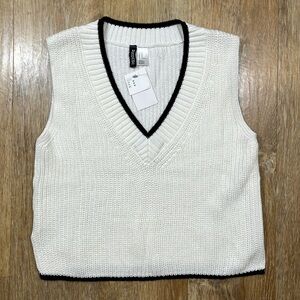 Divided NWT Cropped Sleeveless Sweater Vest White Black V-Neck Size Medium M